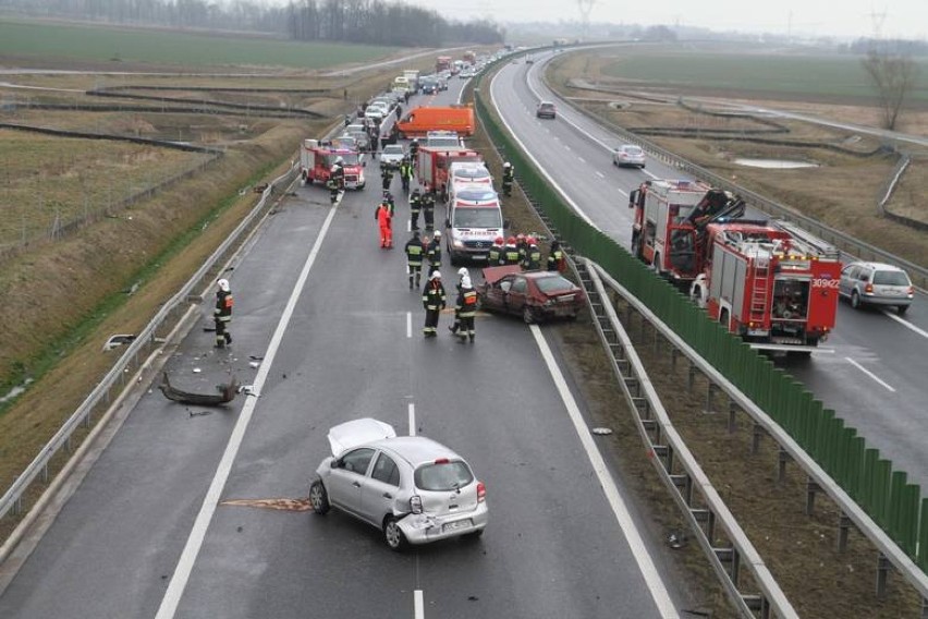 Wypadek pod Wrocławiem na drodze S8. Jedna osoba nie żyje