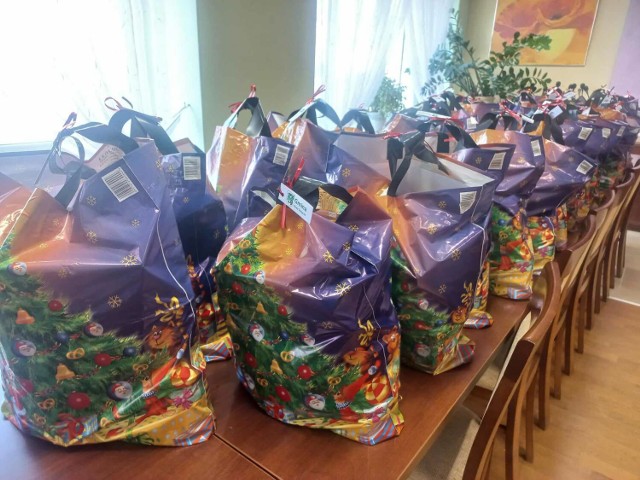 Gmina Nowy Żmigród przygotowała paczki świąteczne z życzeniami dla 45 osób