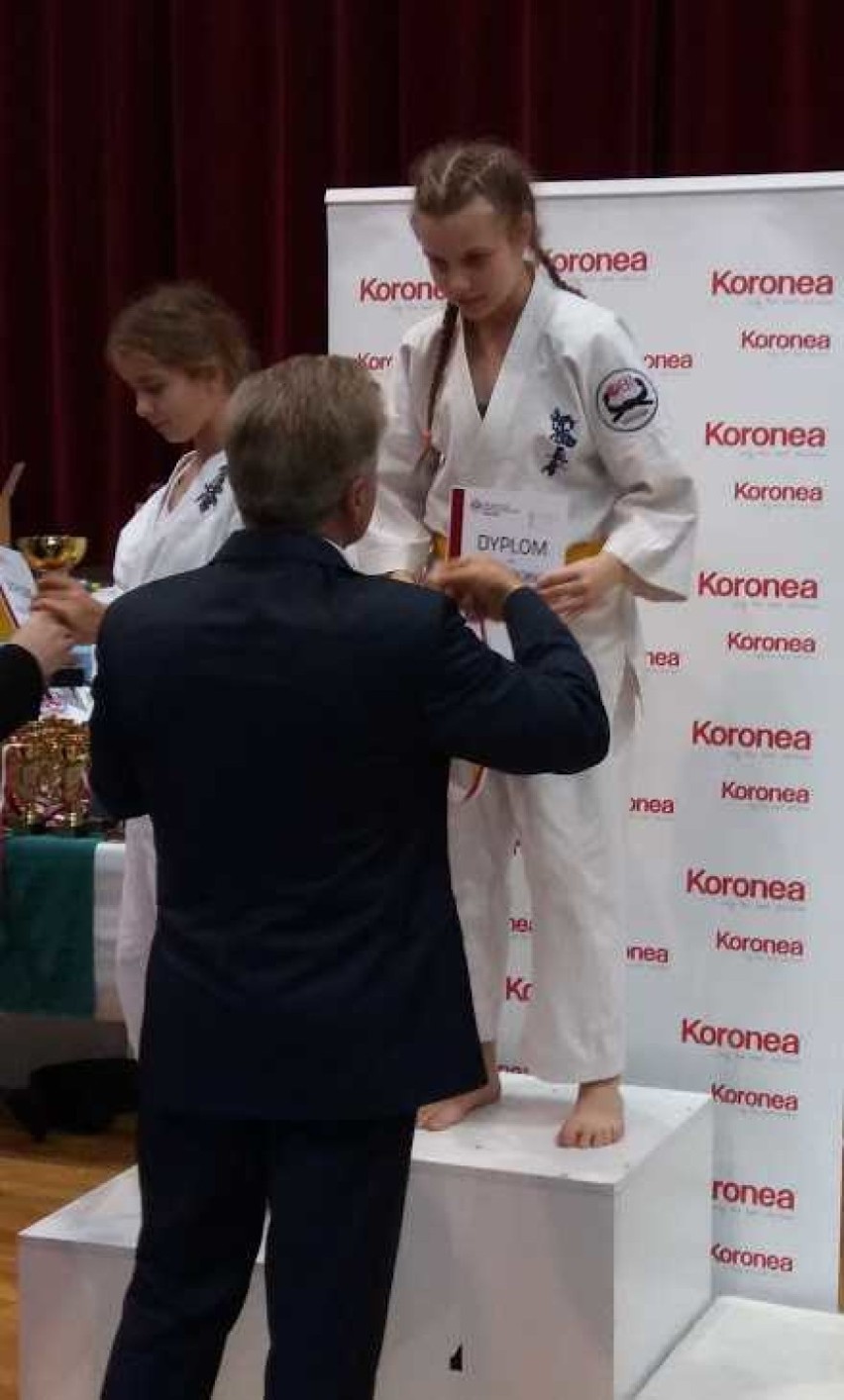 Udany wyjazd do Kielc wałbrzyskich karateków z UKKS OBI