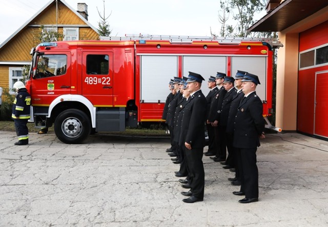 OSP w Janowie otrzymała nowy samochód gaśniczy (zdjęcia