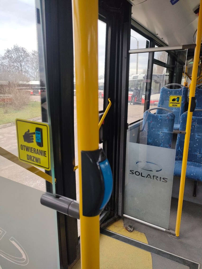 "Ciepły guzik" w autobusach MZK w Koninie. Otwórz drzwi do autobusu samodzielnie