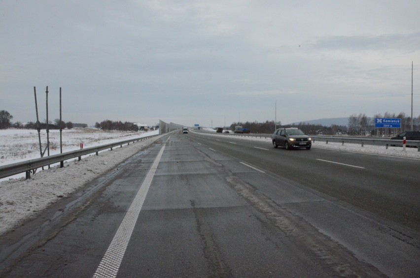 Zmiany na A1 między Kamieńskiem a Piotrkowem. Znikają zwężenia... ale ograniczenie prędkości nie