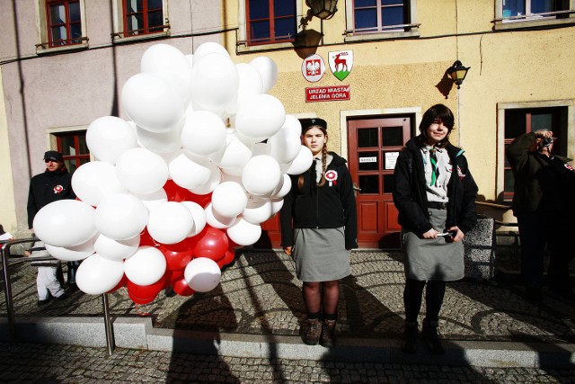 11 listopada jelenia góra: Biało-czerwone balony poszybują w niebo