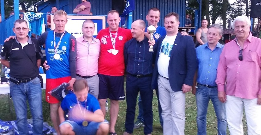 Policjanci z Torunia na podium mistrzostw województwa w siatkówce plażowej [zdjęcia]