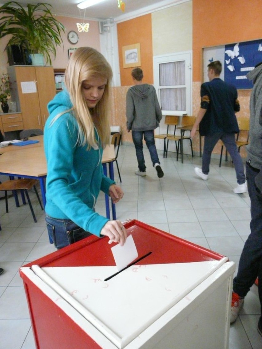 Akcja Młodzi Głosują w Gimnazjum nr 3 w Sieradzu. Najwięcej głosów zebrali antysystemowcy