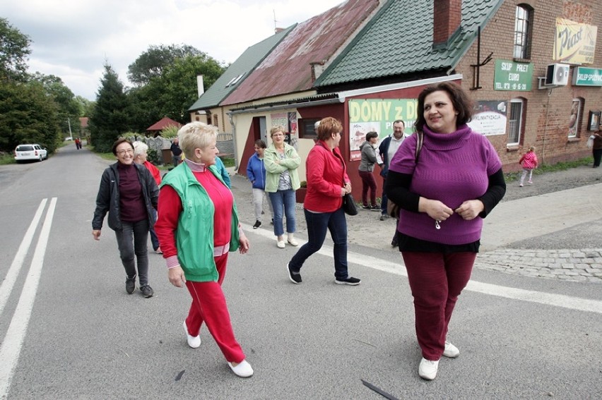 Mieszkańcy Kochlic odcięci od Legnicy i Lubina [ZDJĘCIA]