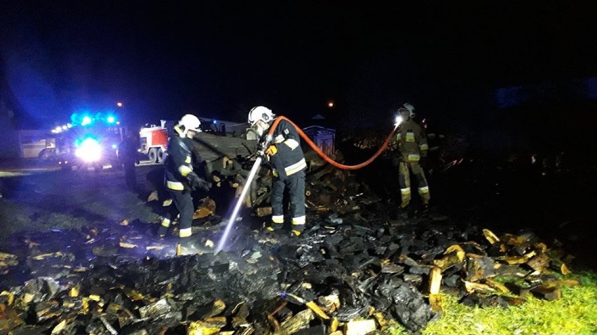Pożar w przedszkolu w Witkowie i składowiska drewna w Malczewie 