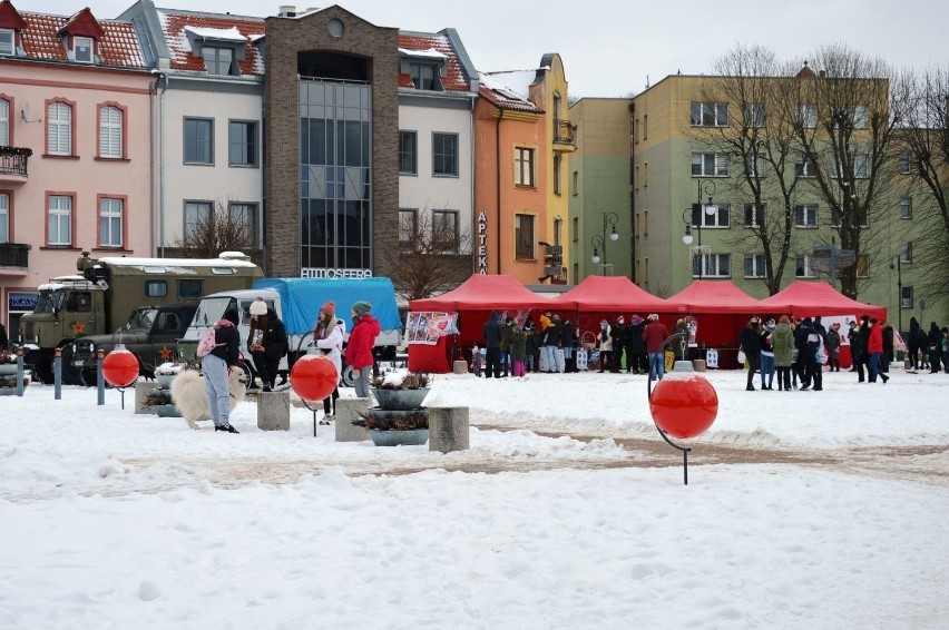 Przejażdżki zabytkowymi autami, loteria i ciasta. W Bytowie...